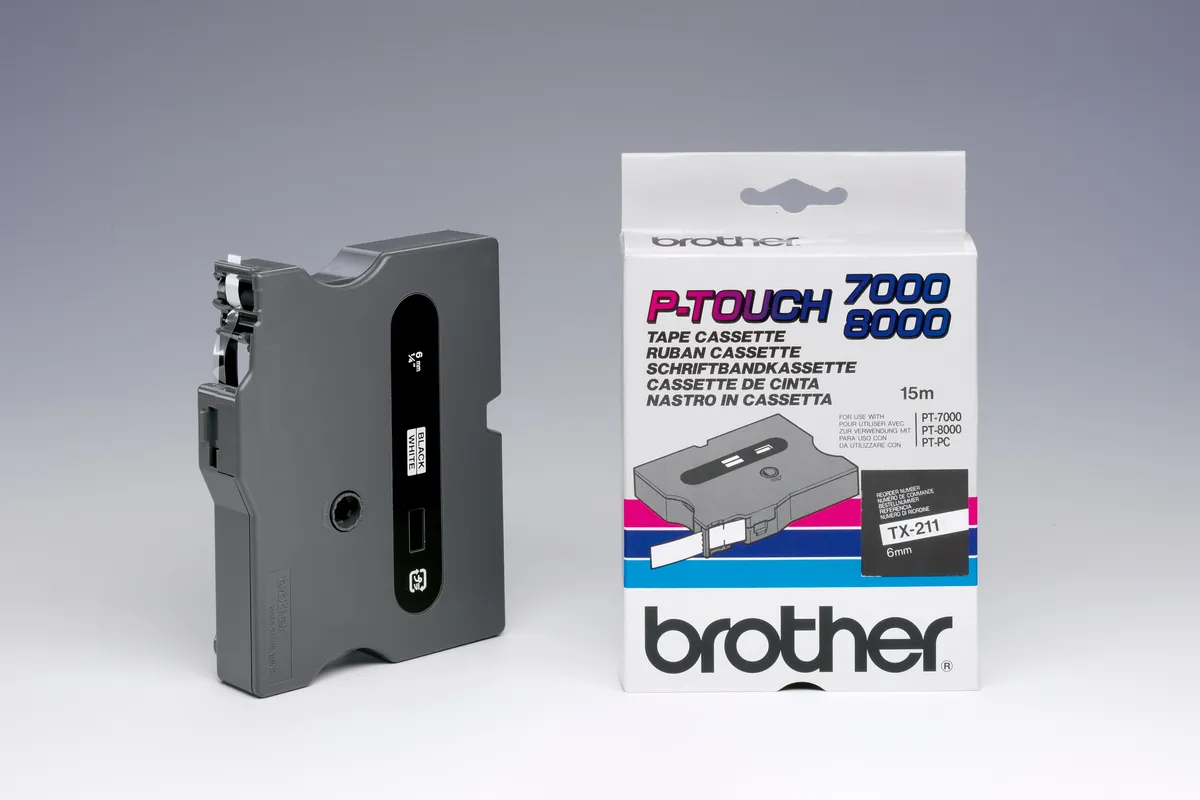 Brother TX-211 Schriftband schwarz auf weiß (6mm x 15m)