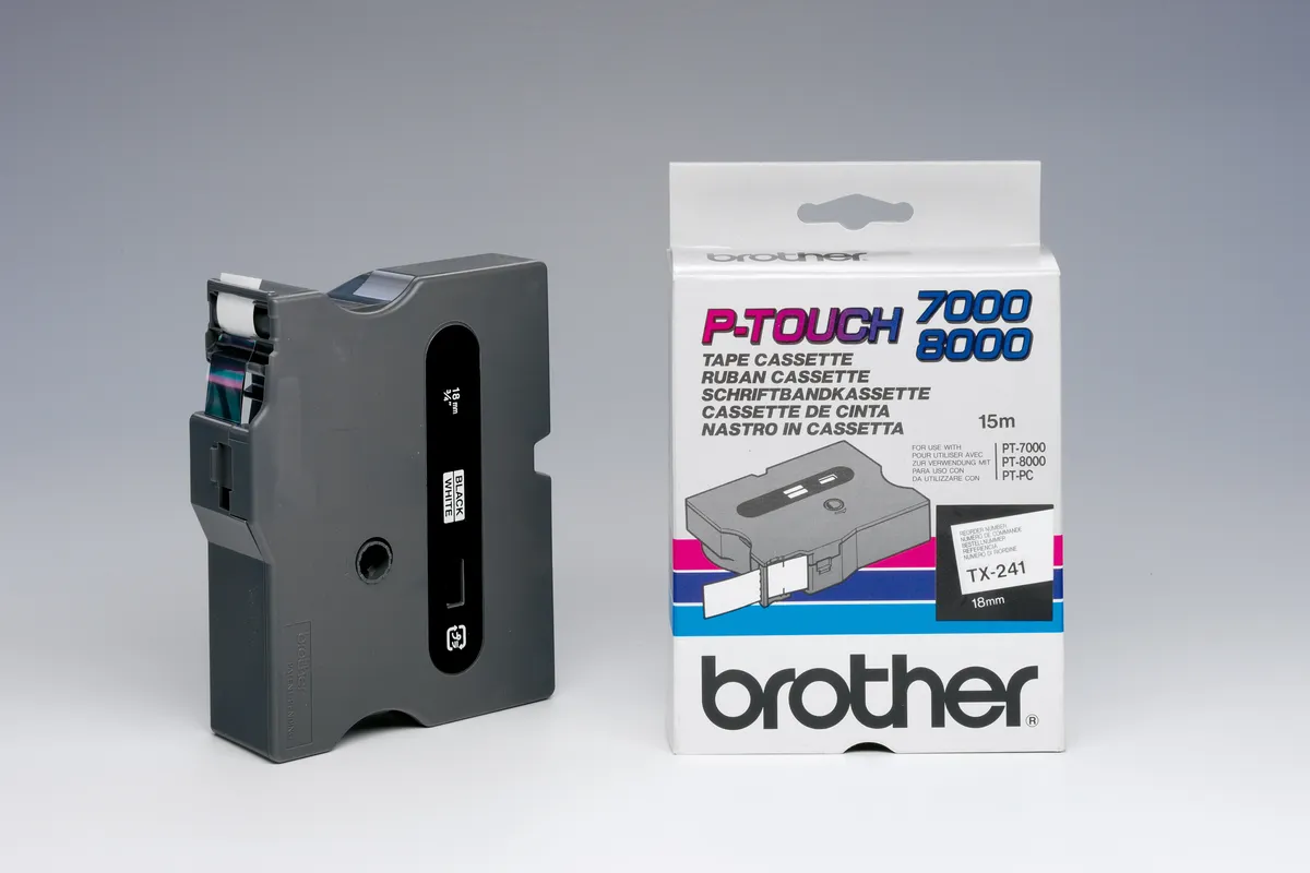 Brother TX-241 Schriftband schwarz auf weiß (18mm x 15m)